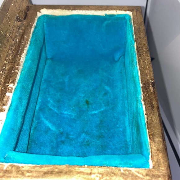 Vintage venetian style giltwood Jewelry box 7 x 4.5 x 5” blue velvet lining - Picture 6 of 6